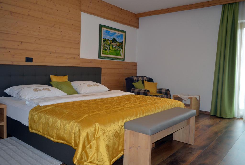 Guest House Gostisce Jutrisa Rogatec Exteriör bild